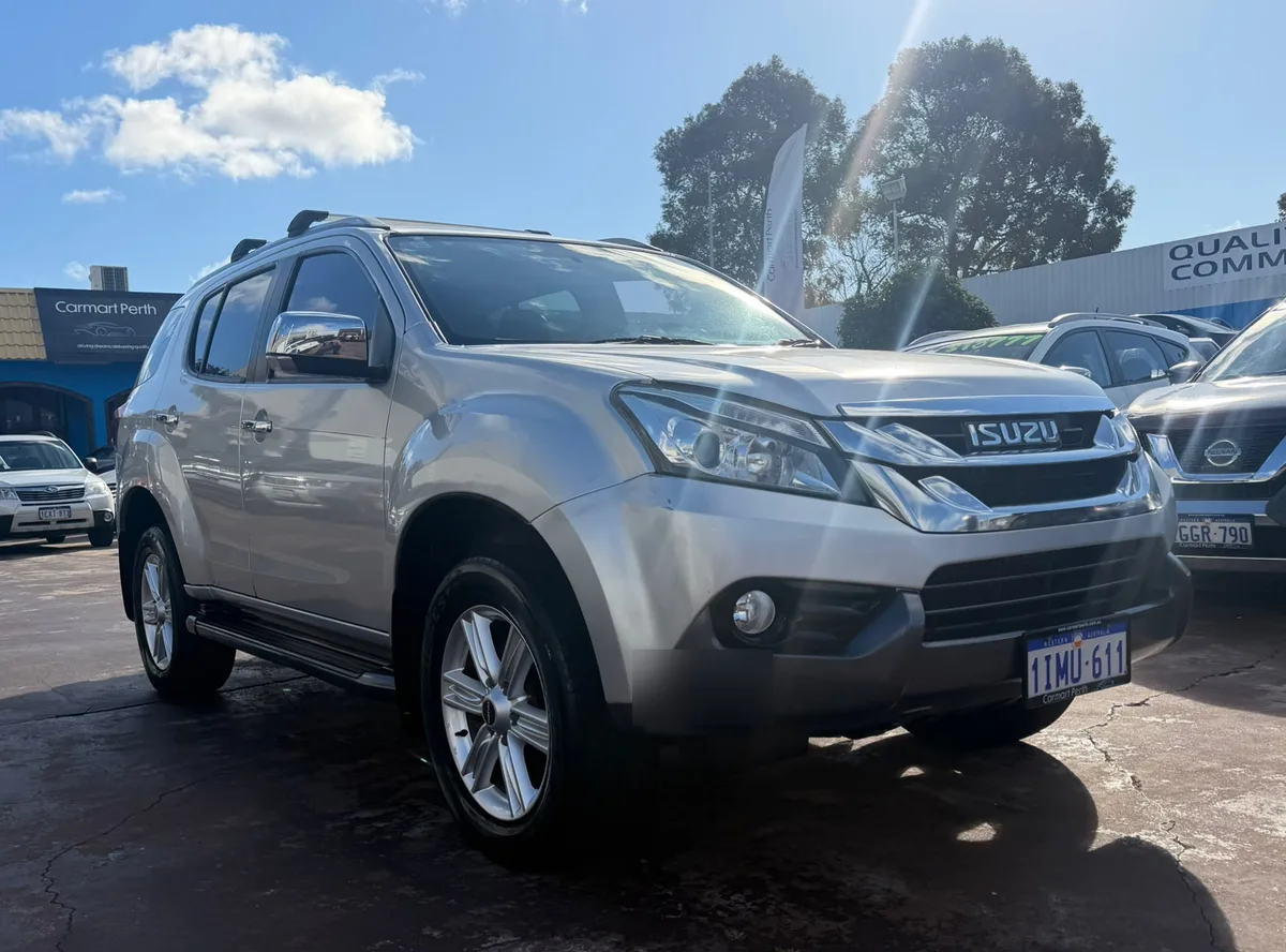 2016 Isuzu MU-X — photo 1